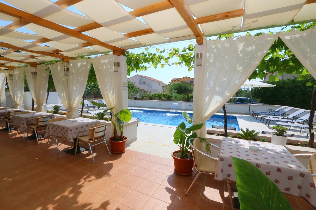 Pansion Villa Bok Novalja Ngoại thất bức ảnh